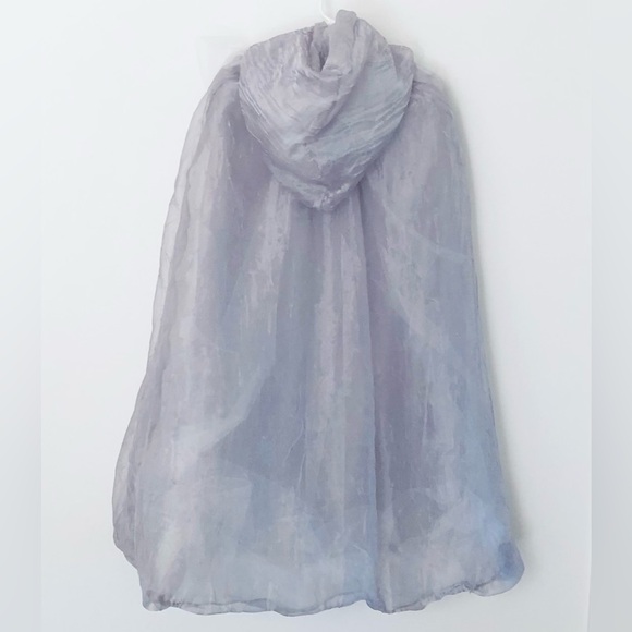 Cape iridescent sheer hooded Balloon cape in Silver size S-M & Petites 100% poly - Picture 8 of 12